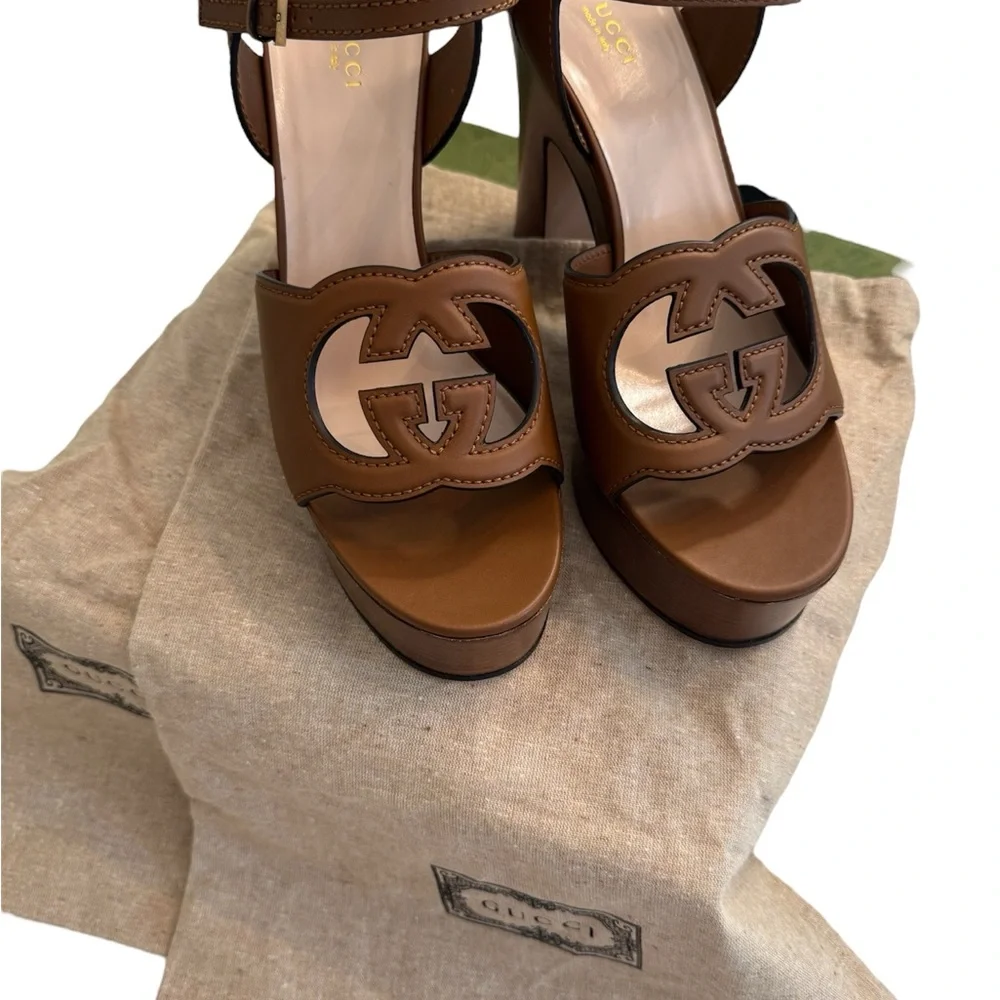Gucci Interlocking G cutout leather platform sandals. wooden heel in brown. NIB